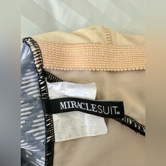 Miracle suit Oceanus One-Piece Swimsuit Womens 
Size 12 Tummy Control - Picture 5 of 6